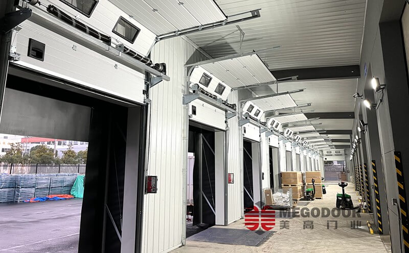 Dock提升門:高效物流與工業(yè)裝卸的關鍵門戶插圖2 Dock提升門:高效物流與工業(yè)裝卸的關鍵門戶插圖2